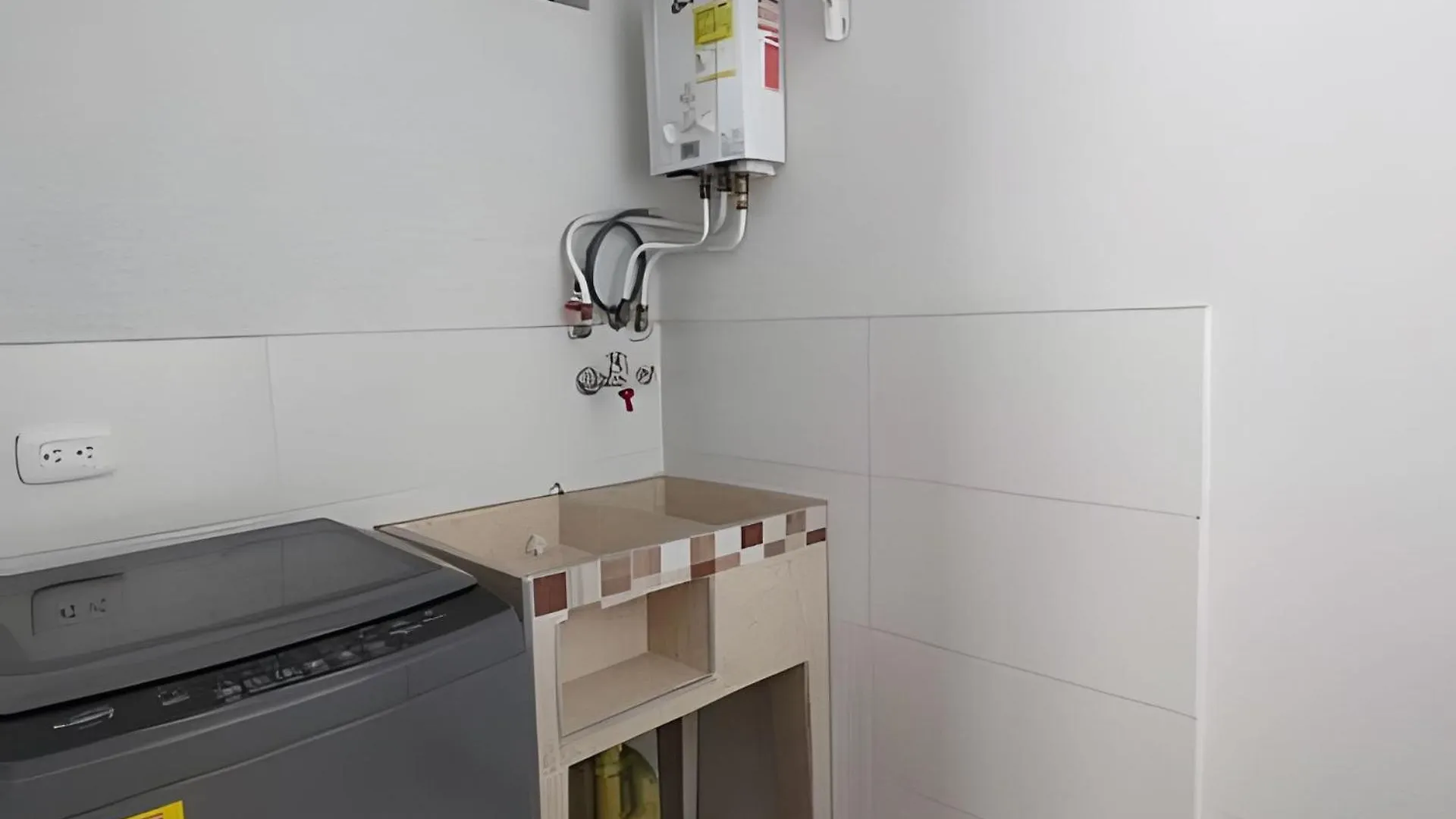 Amplios Apartamentos San Fernando Cerca A Centros Medicos Cali 0*,  Colombia