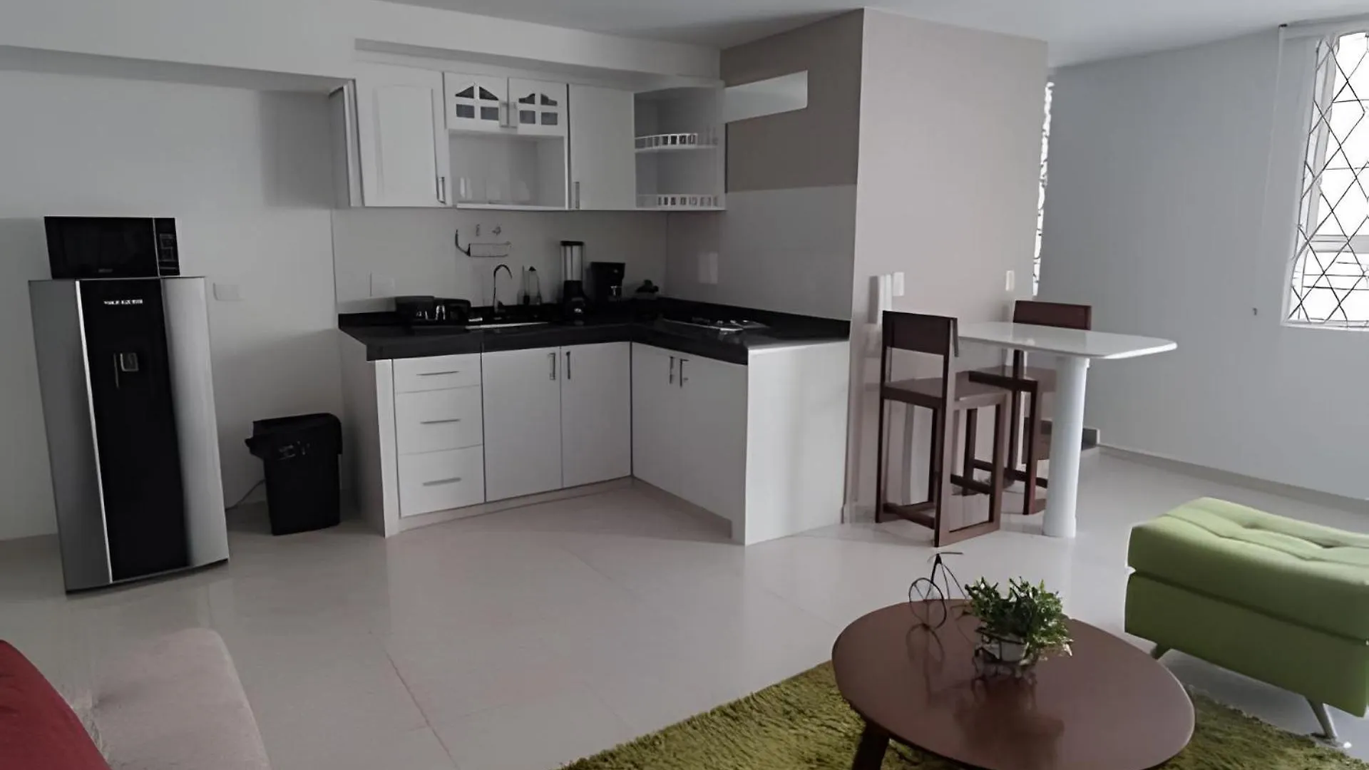 Amplios Apartamentos San Fernando Cerca A Centros Medicos Cali 0*,