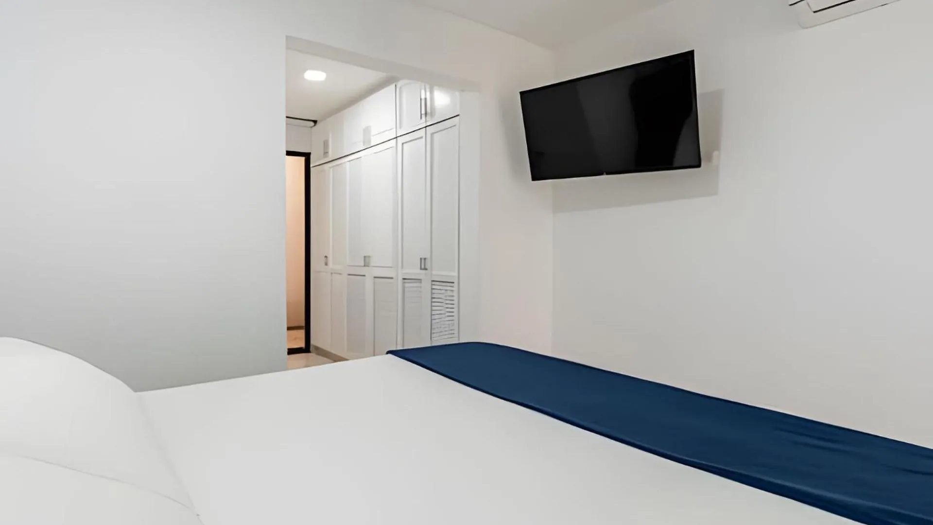 Amplios Apartamentos San Fernando Cerca A Centros Medicos Cali 0*,  Colombia